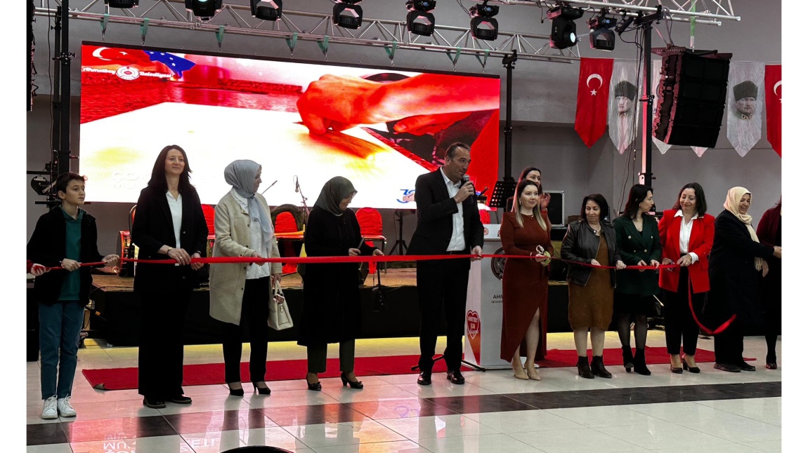 Ahmetbey Belediyesi Dikiş Kursumuzun Kadınlar Gününe özel düzenlediği sergi